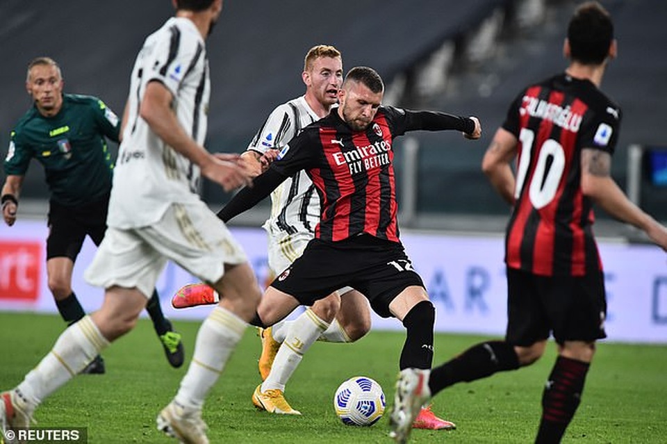 C.Ronaldo gây thất vọng lớn, Juventus thua đậm AC Milan - 4 C.Ronaldo gây thất vọng lớn, Juventus thua đậm AC Milan - 4