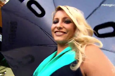 Những cô nàng PG hâm nóng trường đua MotoGP