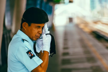 Vì sao 40 độ C trên sa mạc vẫn ổn nhưng ở vùng nhiệt đới lại nguy hiểm?