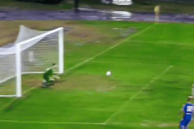 Cổ động viên đòi bỏ tù trọng tài vì "tưởng tượng ra bàn thắng" cho đối thủ