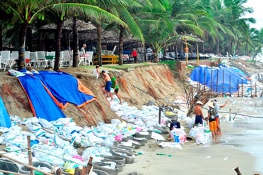 Biển Cửa Đại tan hoang, vẫn "hoang mang" đi tìm giải pháp
