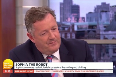 Robot Sophia trong một lần trả lời phỏng vấn trên truyền hình Anh