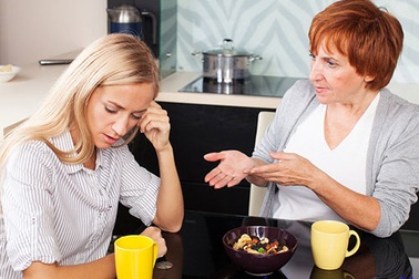 Vừa dỡ rạp cưới, mẹ chồng đã đòi tất cả số vàng vợ chồng được tặng