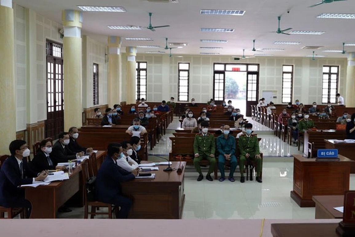 Cán bộ ngân hàng nâng khống tiền vay của 21 người, chiếm đoạt 30 tỷ đồng - 1 Cán bộ ngân hàng nâng khống tiền vay của 21 người, chiếm đoạt 30 tỷ đồng - 1