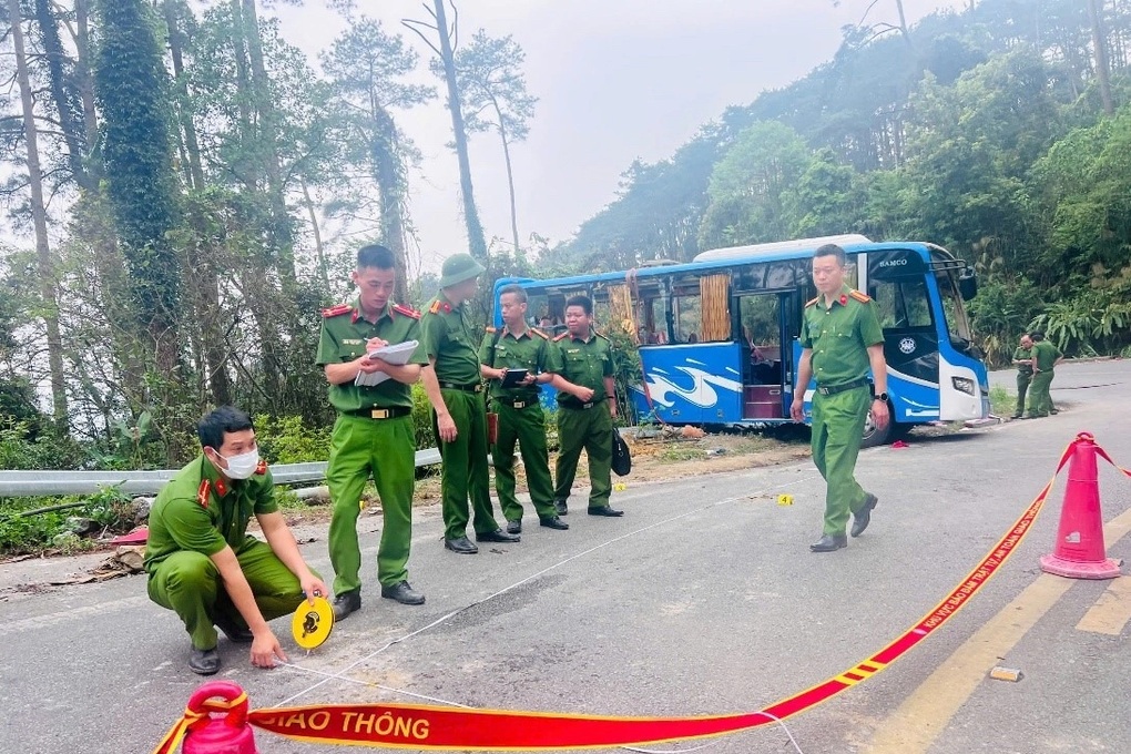 Vụ lật ô tô ở Tam Đảo khiến 3 người tử vong: Xe khách hỏng phanh - 1 Vụ lật ô tô ở Tam Đảo khiến 3 người tử vong: Xe khách hỏng phanh