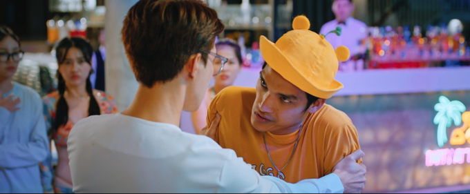 Cảnh Mạc Văn Khoa và Anh Tú trong phim.