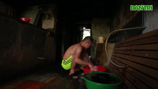 Cảnh sống ám ảnh trong nhà tập thể "ổ chuột" giữa đất "vàng" Thủ đô