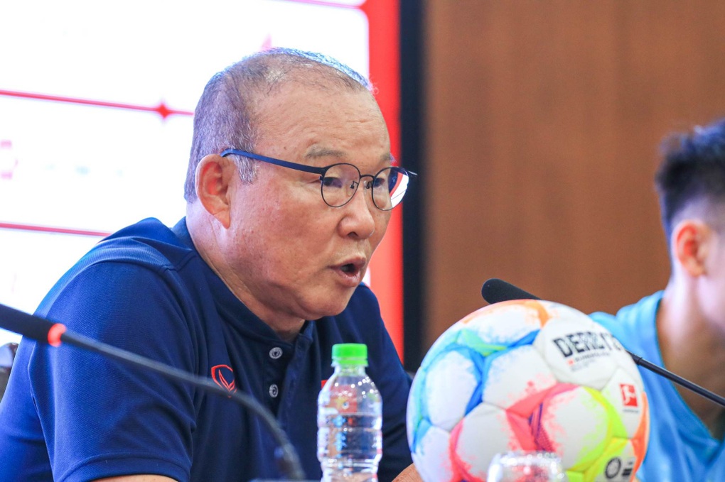 HLV Park Hang Seo úp mở việc không dùng cầu thủ CLB Hà Nội đấu Dortmund - 1 HLV Park Hang Seo úp mở việc không dùng cầu thủ CLB Hà Nội đấu Dortmund - 1