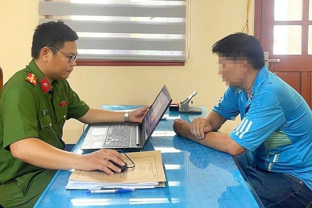 Tài xế xe buýt nhái bị xử phạt vì đuổi đánh hành khách trên quốc lộ - 1 Tài xế xe buýt nhái bị xử phạt vì đuổi đánh hành khách trên quốc lộ - 1
