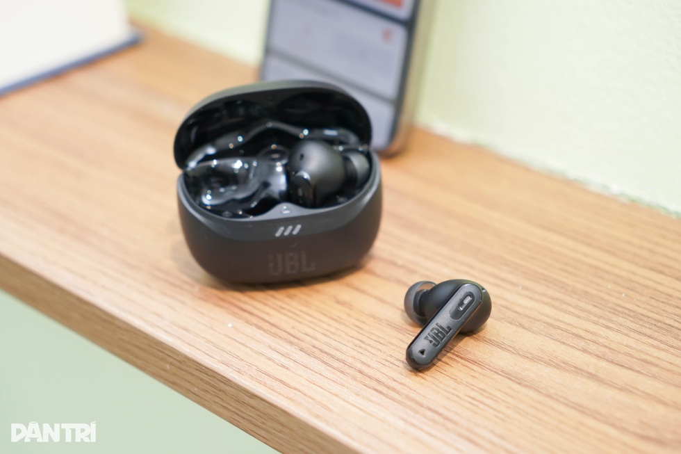 Đánh giá tai nghe JBL Tune Beam 2: Tính năng chống ồn cần cải thiện - 2 Đánh giá tai nghe JBL Tune Beam 2: Tính năng chống ồn cần cải thiện - 2