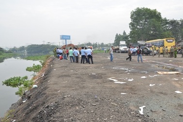 Cưỡng chế bãi xe dù lấn chiếm trái phép rộng hàng ngàn m2