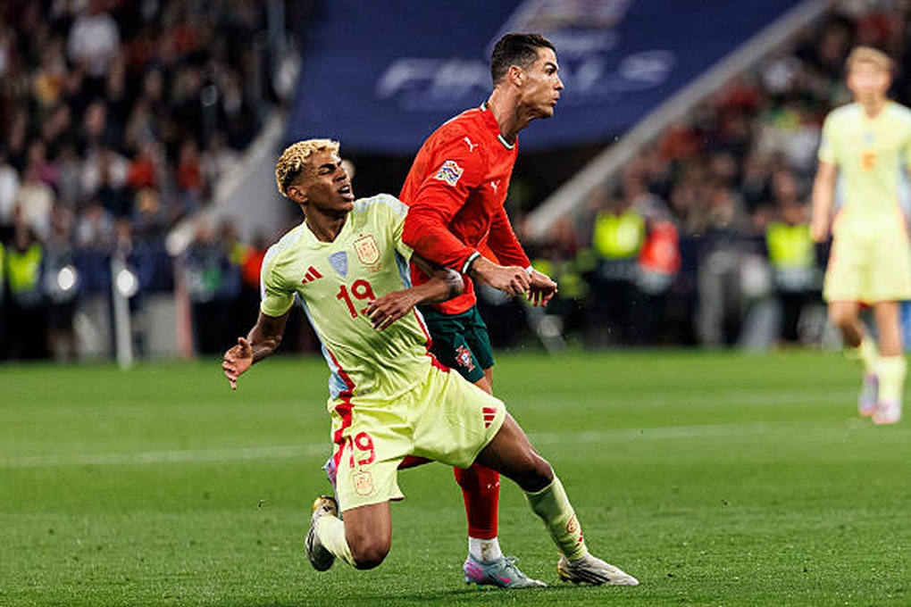 C.Ronaldo nói lời đặc biệt về Lamine Yamal sau khi vô địch Nations League - 1 C.Ronaldo nói lời đặc biệt về Lamine Yamal sau khi vô địch Nations League - 1