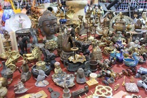 Phiên chợ Tết lạ lùng nhất Hà Nội: Mỗi năm mở 1 lần để bán dao cùn, bát cũ