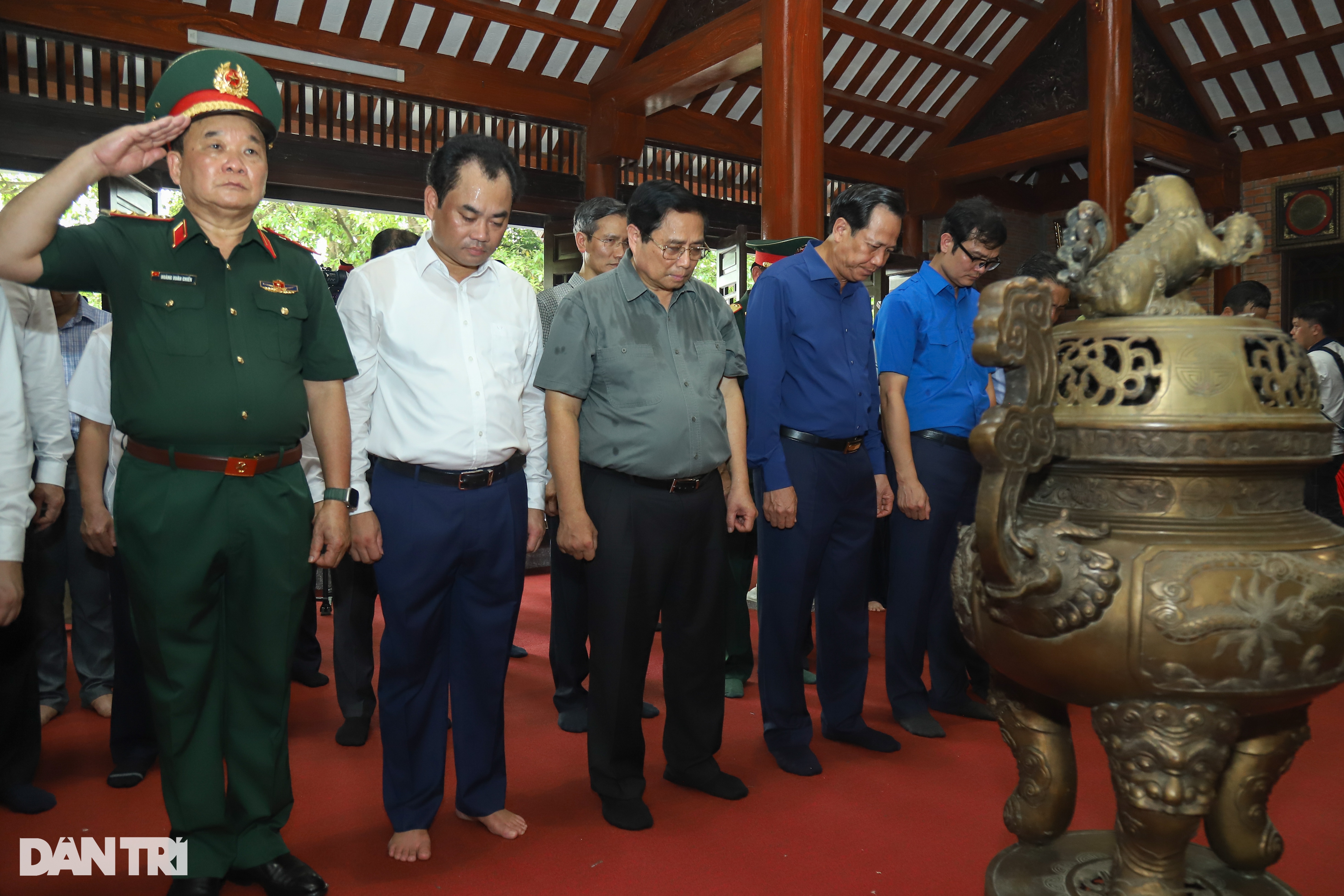 View - Thủ tướng dâng hương tại nơi khởi đầu Ngày Thương binh - Liệt sĩ | Báo Dân trí