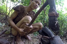 Hình ảnh mới về “người rừng” Hồ Văn Lang gây sốt trên báo quốc tế