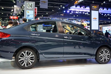 Ra lò ồ ạt xe dung tích thấp, xe Thái Lan, Indonesia tính "đè bẹp" ô tô Việt?