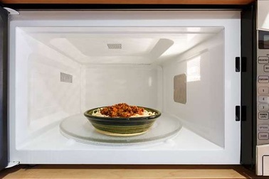 7 thực phẩm đừng bao giờ dùng lò vi sóng