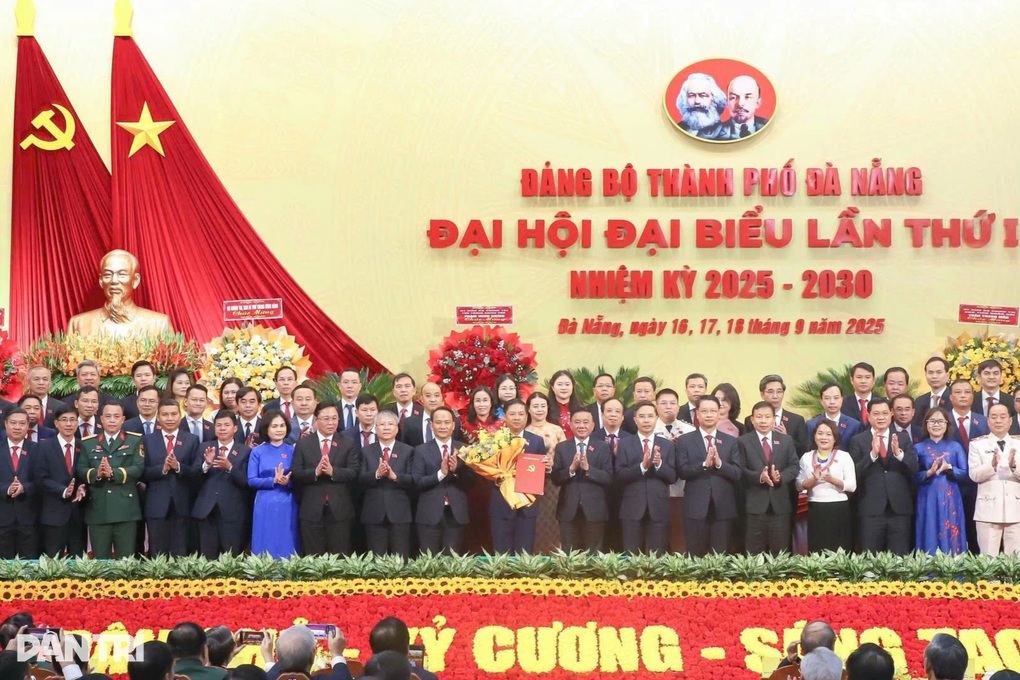 Đà Nẵng đã giữ vững sự đoàn kết trong bối cảnh có biến động nhân sự - 3 Đà Nẵng đã giữ vững sự đoàn kết trong bối cảnh có biến động nhân sự - 3