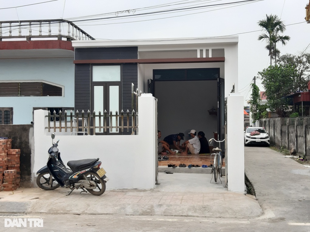 Cụ bà hỏng mắt sống đơn thân có nhà mới, không phải đi sơ tán khi bão về - 1 Cụ bà hỏng mắt sống đơn thân có nhà mới, không phải đi sơ tán khi bão về - 1