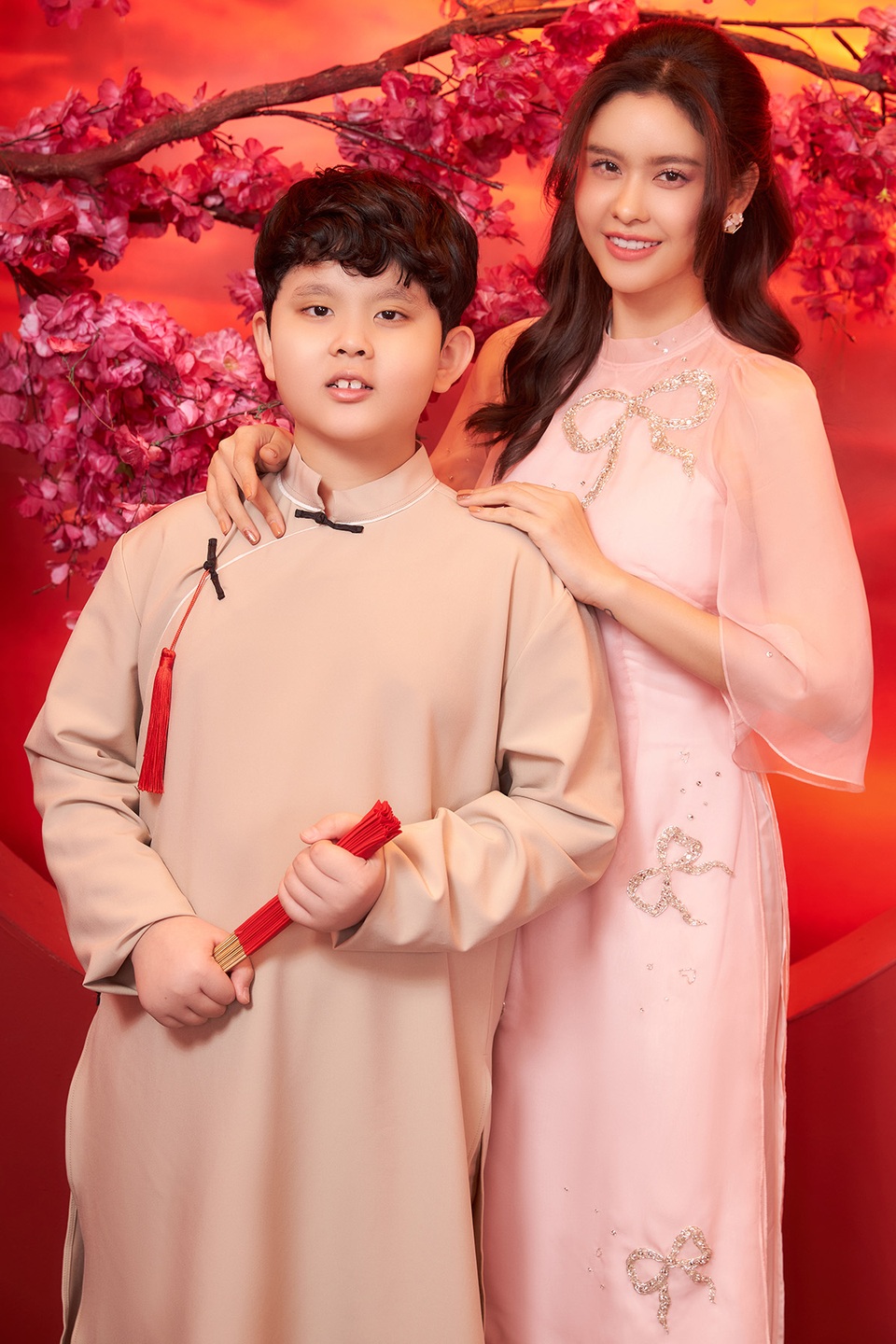 Con trai Trương Quỳnh Anh lớn phổng phao, chững chạc bên mẹ trong ảnh Tết - 4 Con trai Trương Quỳnh Anh lớn phổng phao, chững chạc bên mẹ trong ảnh Tết - 4