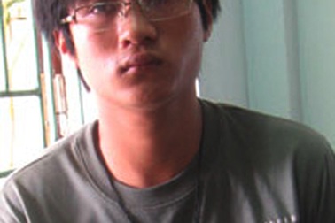 Đi xe không giấy tờ, đâm CSGT để chạy trốn