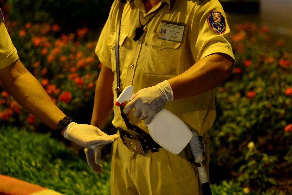 CSGT đo nồng độ cồn ra sao trong mùa dịch Covid-19? - 4