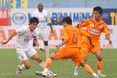 “Nội chiến” nhà bầu Hiển