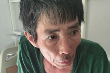 "Ma men" bóp cổ, dùng điếu cày đánh công an