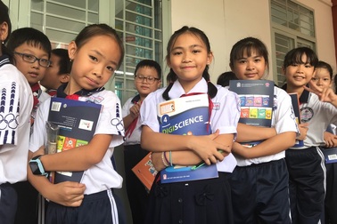 Trường tiên tiến: Chọn em này, đẩy em còn lại đi đâu?