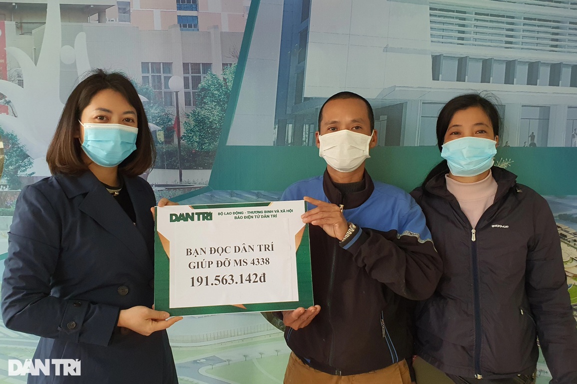 Hơn 350 triệu đồng của bạn đọc Dân trí đến với thiếu nữ mắc bệnh hiểm nghèo - 1 Hơn 350 triệu đồng của bạn đọc Dân trí đến với thiếu nữ mắc bệnh hiểm nghèo - 1