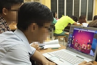 KTX, giảng đường thành "đấu trường" game