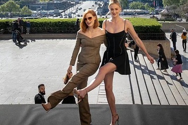 Jessica Chastain đọ dáng Sophie Turner