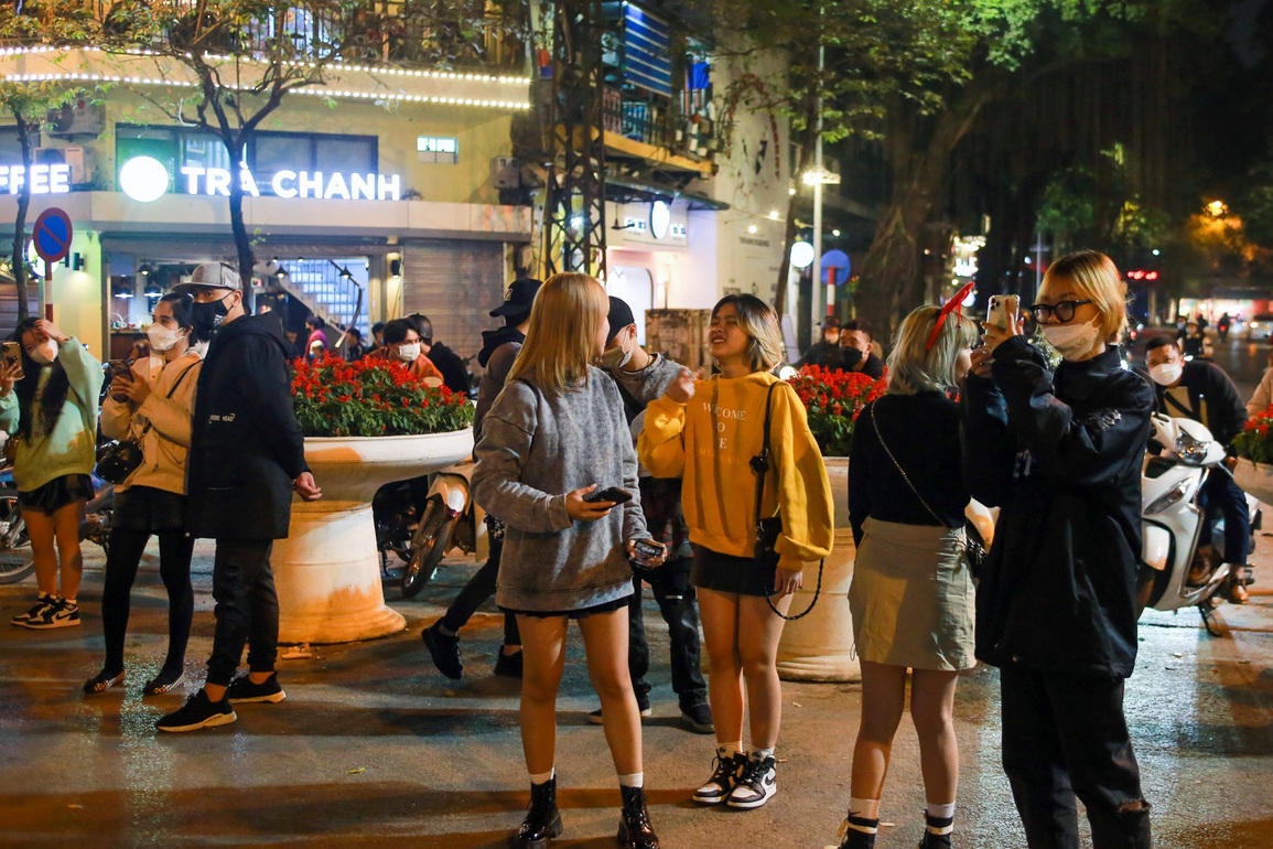 Hà Nội lập 10 chốt quanh Nhà thờ Lớn, giáo dân có giấy mời mới được vào - 1 Hà Nội lập 10 chốt quanh Nhà thờ Lớn, giáo dân có giấy mời mới được vào - 1