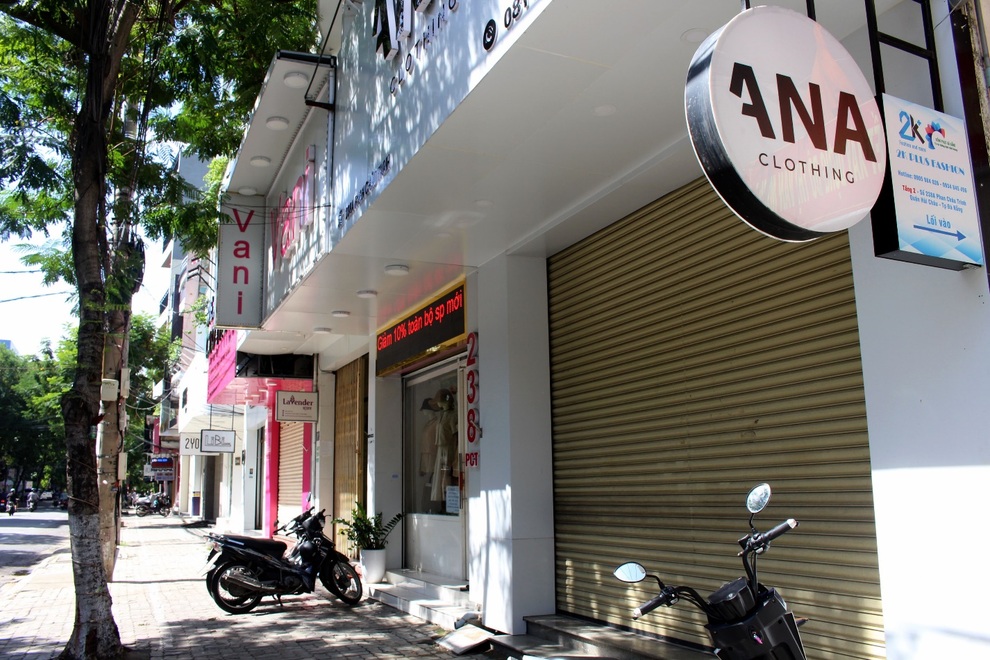 Cửa hàng thời trang ở Đà Nẵng sale sập sàn vẫn lèo tèo khách mua - 8 Cửa hàng thời trang ở Đà Nẵng sale sập sàn vẫn lèo tèo khách mua - 8