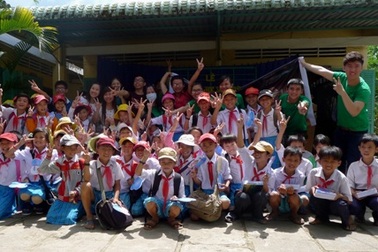 “Niềm vui nhận vở của các em là động lực cho các anh”