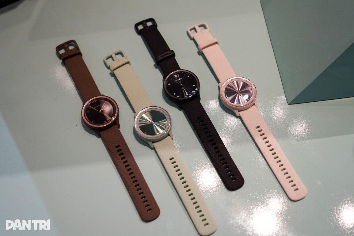 Smartwatch có màn hình cảm ứng kết hợp kim analog cổ điển - 2 Smartwatch có màn hình cảm ứng kết hợp kim analog cổ điển - 2
