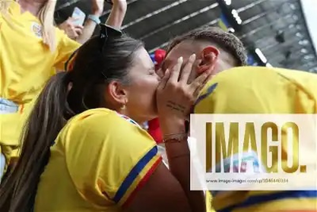 Sau chiến thắng lịch sử tại Euro 2024, cầu thủ Romania bật khóc - 3 Sau chiến thắng lịch sử tại Euro 2024, cầu thủ Romania bật khóc - 3