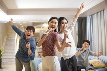 Chồng tôi có đến 3 bạn thân... là phụ nữ