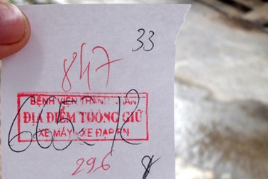 Gửi xe ở bệnh viện vẫn bị “chặt chém”