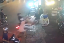 Clip "Cười ra nước mắt vì cô gái bất ngờ vặn ga xe máy" nổi bật tuần qua