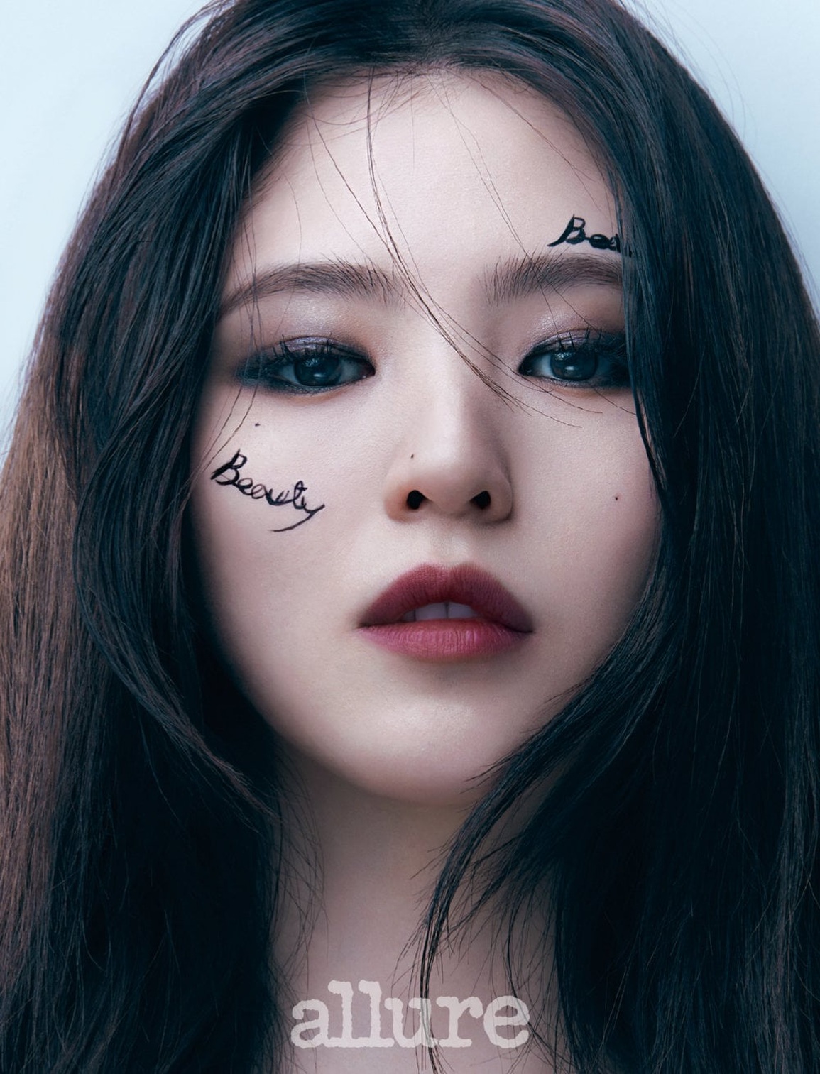 Vẻ quyến rũ chết người của nàng thơ Han So Hee - 4 Vẻ quyến rũ chết người của nàng thơ Han So Hee - 4