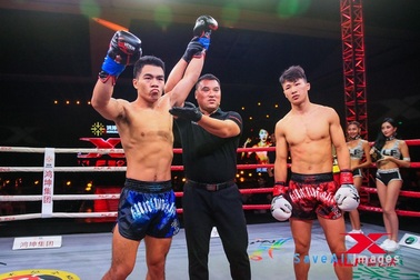 Dùng chiêu “đánh lén”, võ sĩ Trung Quốc hạ gục đối thủ sau 1 giây