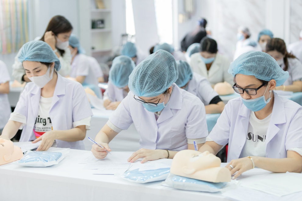 Chuyên gia: Cha mẹ vì sĩ diện mà ngăn con vào trường nghề - 1 Chuyên gia: Cha mẹ vì sĩ diện mà ngăn con vào trường nghề - 1