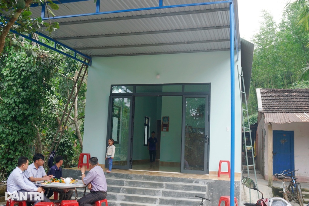 Vợ chồng sửa chuồng heo cũ làm chỗ ngủ, có nhà mới ngay trước Tết - 3 Vợ chồng sửa chuồng heo cũ làm chỗ ngủ, có nhà mới ngay trước Tết - 3