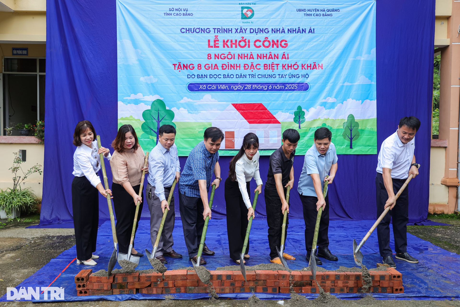 Khởi công xây dựng 8 ngôi nhà Nhân ái nơi địa đầu Tổ quốc - 11 Khởi công xây dựng 8 ngôi nhà Nhân ái nơi địa đầu Tổ quốc - 11