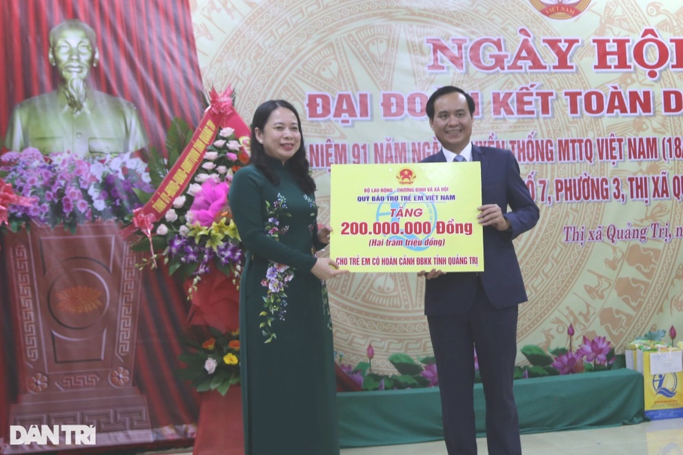 Phó Chủ tịch nước dự Ngày hội Đại đoàn kết toàn dân tộc tại Quảng Trị - 2 Phó Chủ tịch nước dự Ngày hội Đại đoàn kết toàn dân tộc tại Quảng Trị - 2