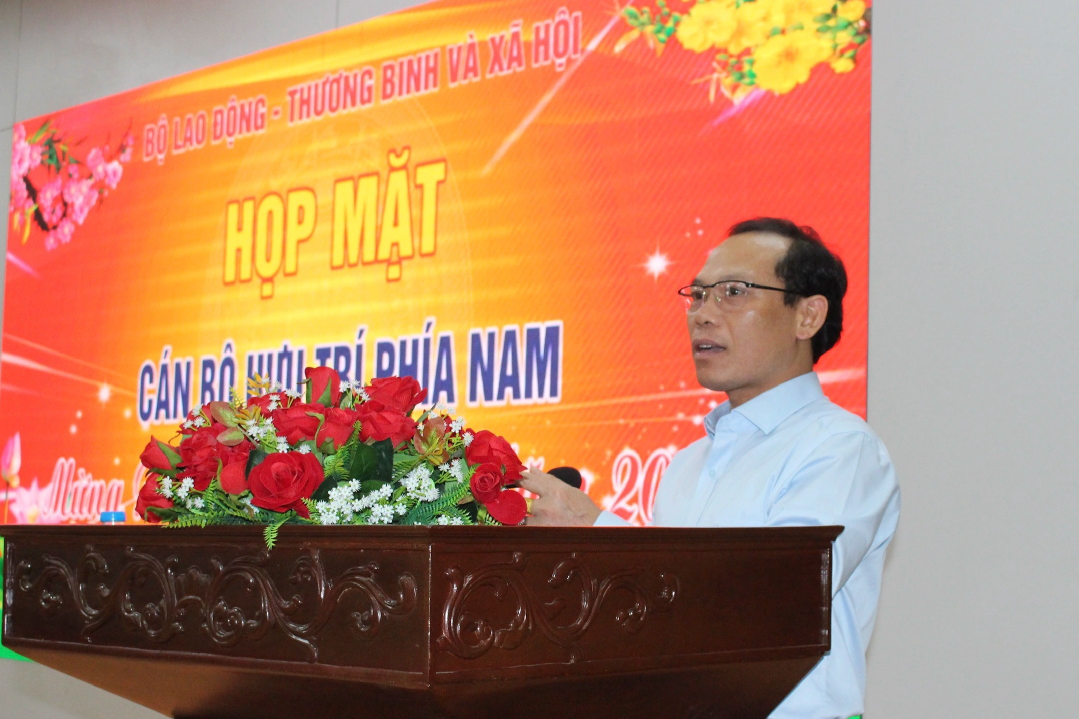 Ministerstvo práce, invalidů a sociálních věcí se setkává s důchodci na jihu - 1 Bộ LĐ-TBXH gặp mặt cán bộ hưu trí phía Nam - 1