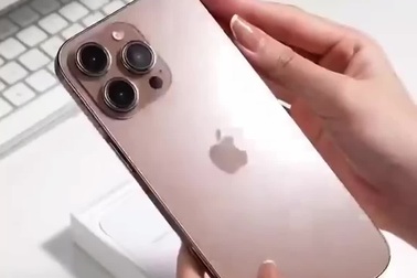 Lộ video mở hộp iPhone 16 Pro Max màu mới trước giờ sản phẩm ra mắt