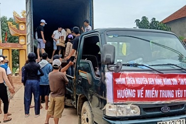 Khách sạn, quán cơm “0 đồng” và những chuyến xe chở hàng cứu trợ miễn phí