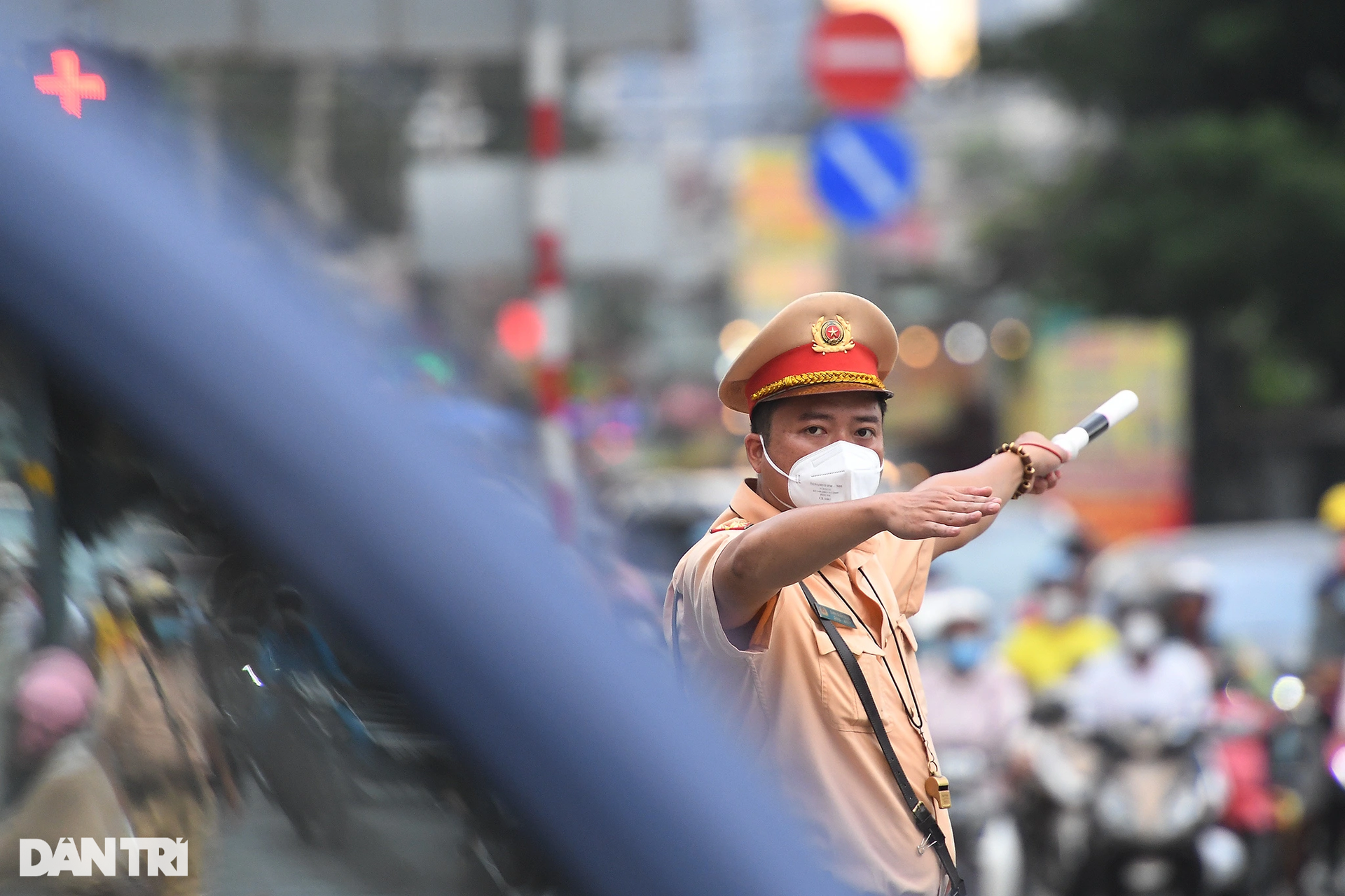 Ùn tắc bủa vây ở TPHCM, dòng xe nối dài tìm lối thoát - 13 Ùn tắc bủa vây ở TPHCM, dòng xe nối dài tìm lối thoát - 13